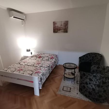 Paris Niksic Apartment Ngoại thất bức ảnh